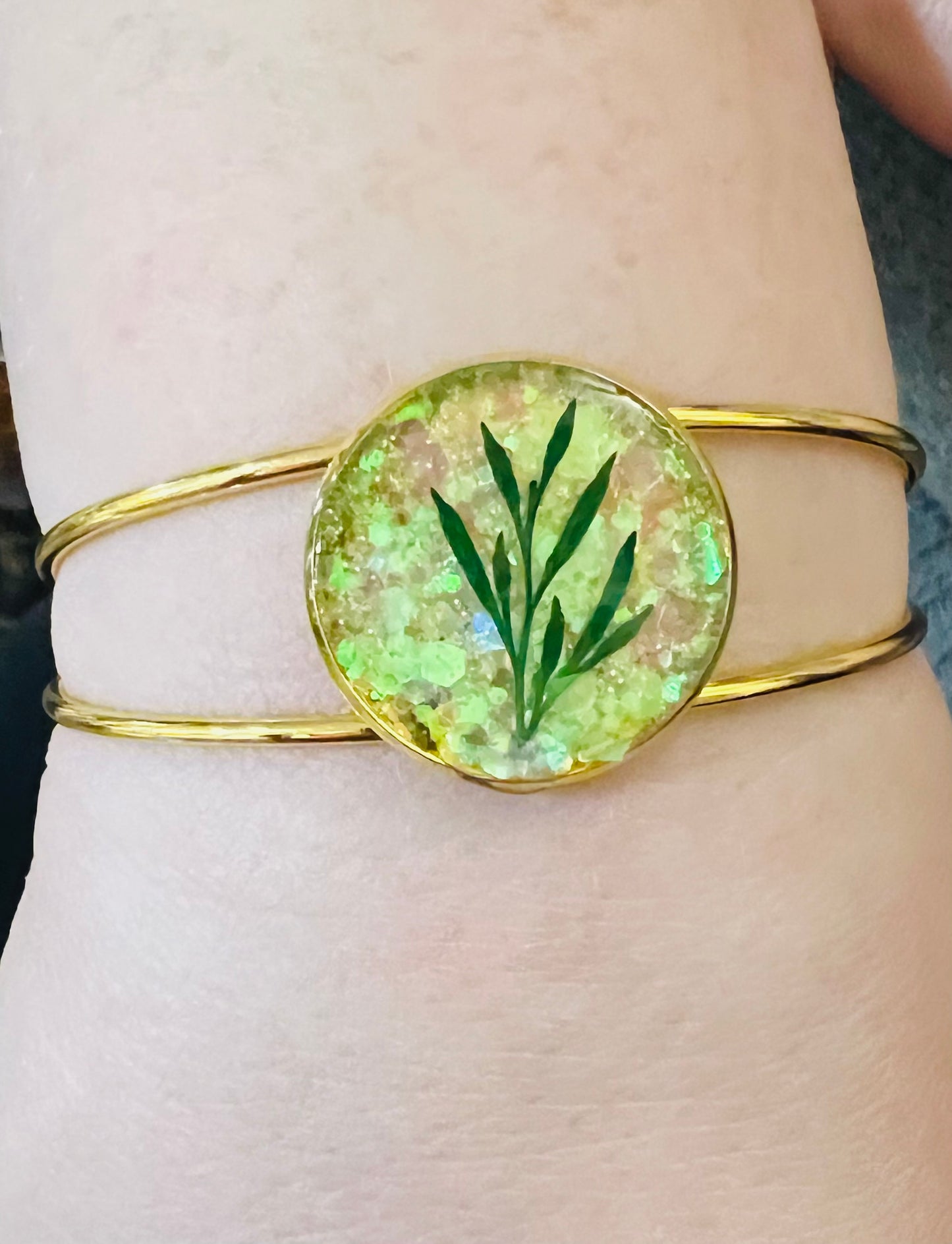 Glitter leaf bangle