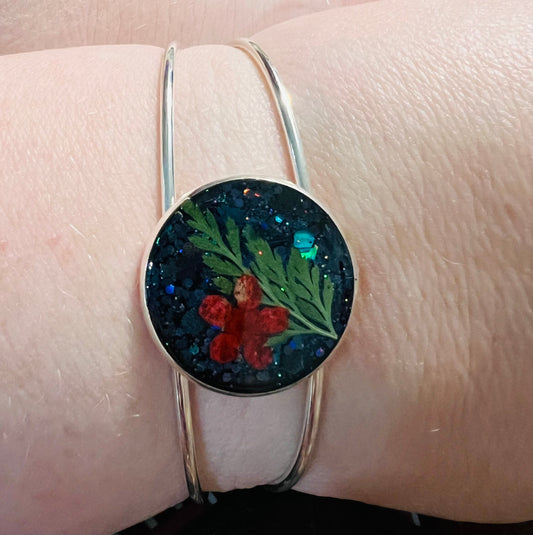 Red flower bangle